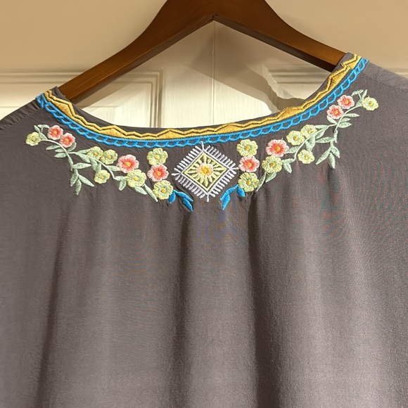 Embroidered Blouse 3/4 sleeves - Picture 7 of 11